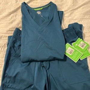 Healing hands Caribbean blue scrubs. Brand new with tags! Size XS